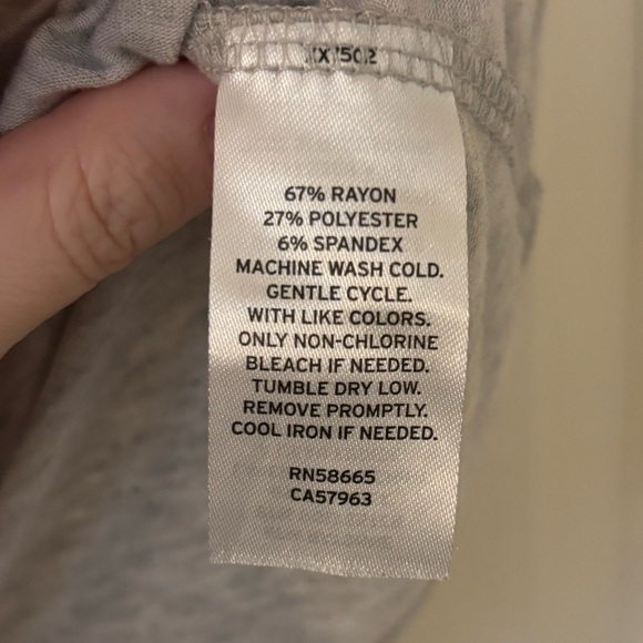 SOMETHING NAVY Easy Tee in Heather Gray Short Sleeve Tee - Picture 6 of 9